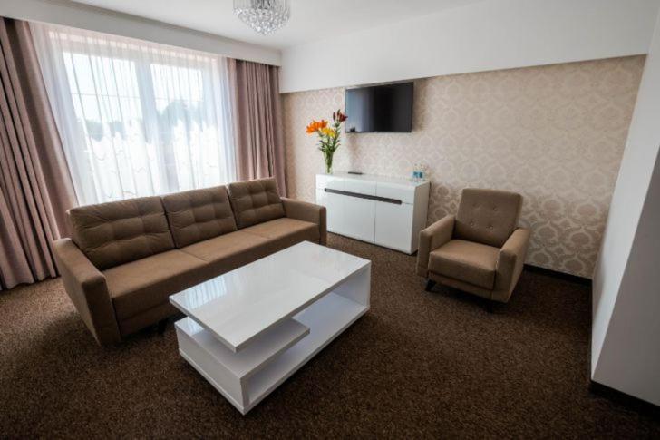 Hotel Palacowa Narol エクステリア 写真