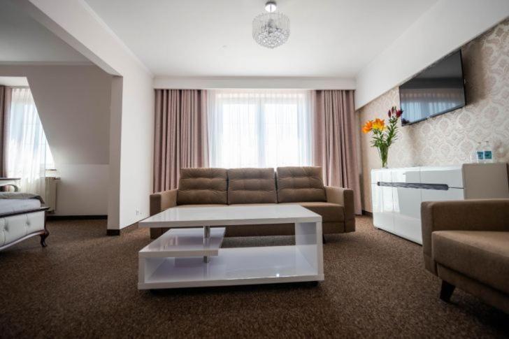 Hotel Palacowa Narol エクステリア 写真