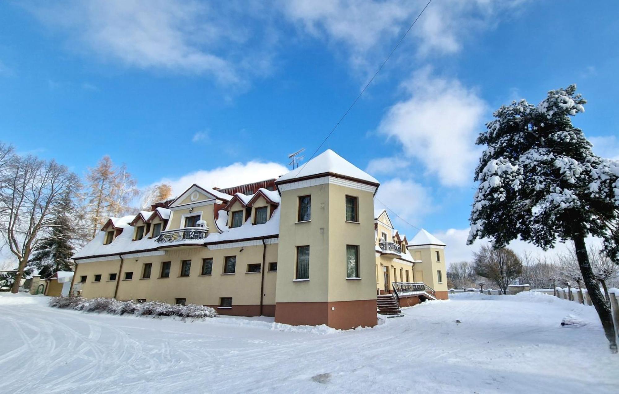 Hotel Palacowa Narol エクステリア 写真