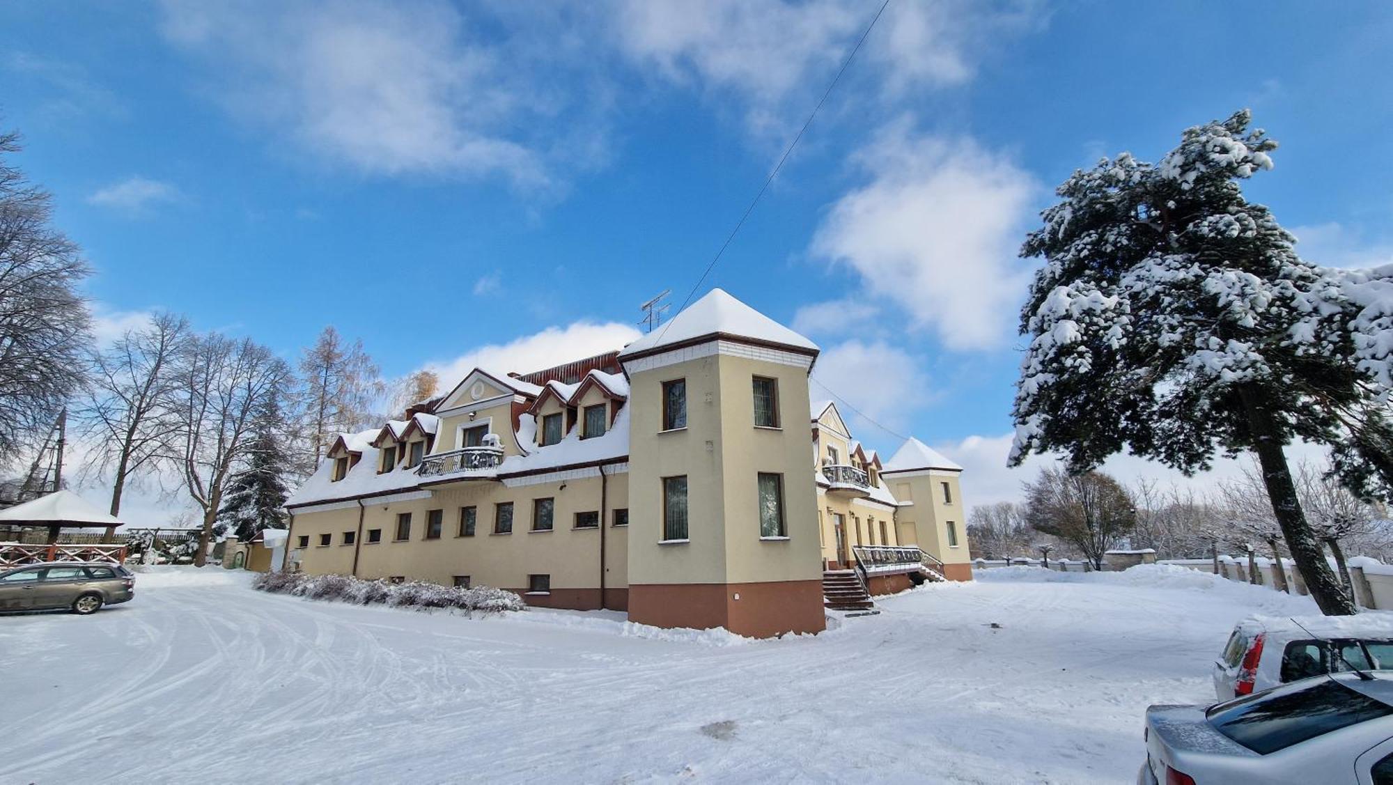 Hotel Palacowa Narol エクステリア 写真