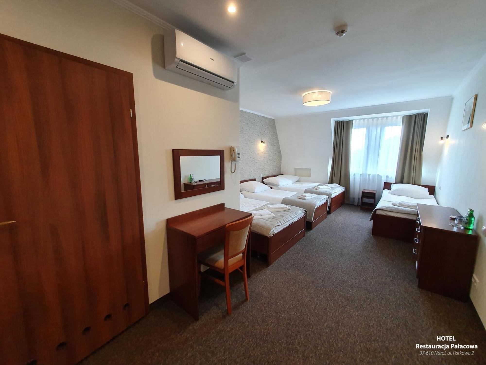 Hotel Palacowa Narol エクステリア 写真